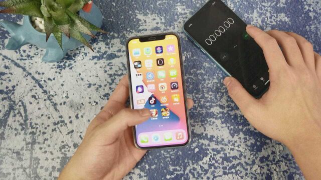 刚买iPhone12就安装1000应用!卡爆还是流畅依旧?