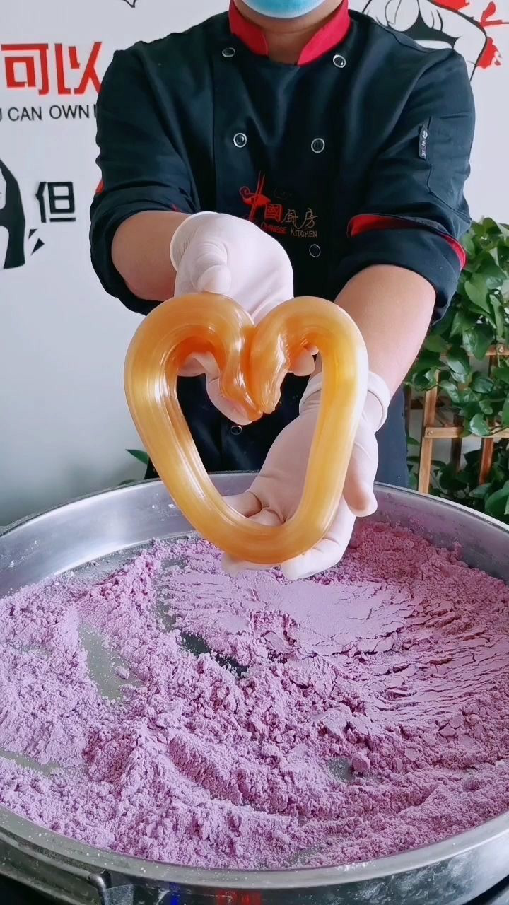 好神奇,龙须酥原来是这样做出来的!