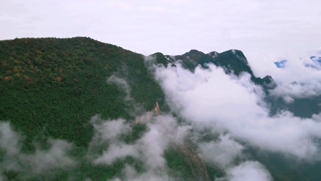 四川绵阳:航拍江油观雾山,无人机穿云带你看#云海#仙境