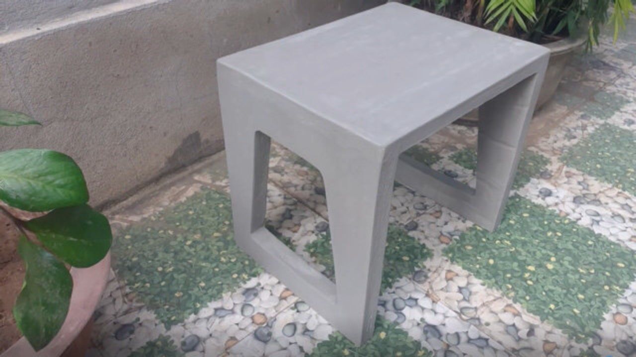 用水泥制作一个桌子不仅造型美观而且结实耐用放家里很个性