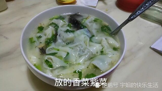 宝妈在家自制小馄饨,真的是色香味俱全,可以和厨师媲美了