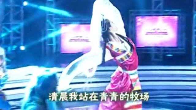 平民女孩姚蓉蓉凭借一曲《天路》成为平民大明星