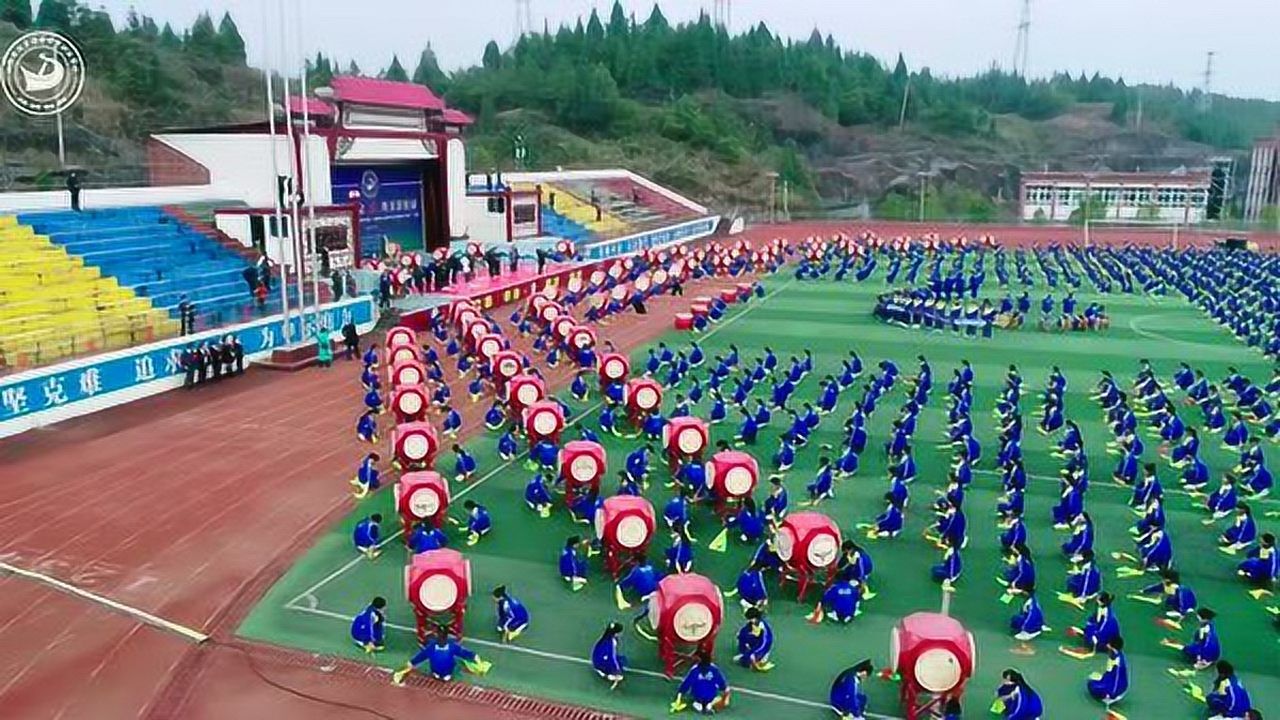 松桃职校申示复评非遗文化传承项目花鼓舞展演