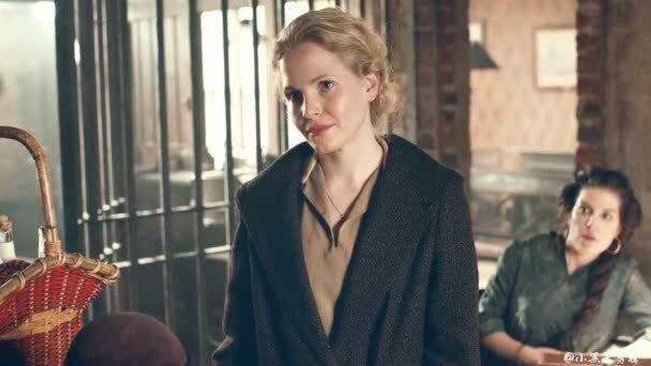 浴血黑帮波莉今天心情不好直接关店美女们一起去逛街