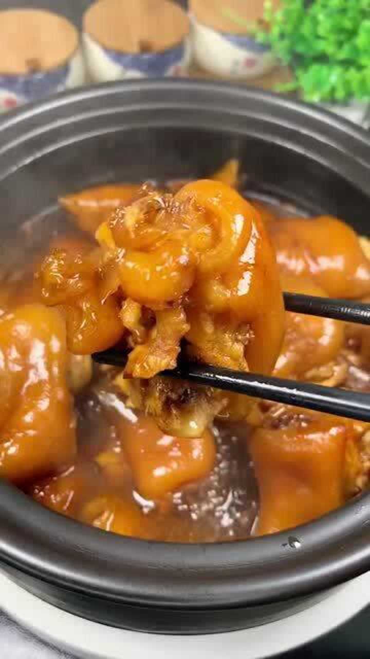 马上要冬天了,做个好吃的砂锅猪脚,特别适合这个季节