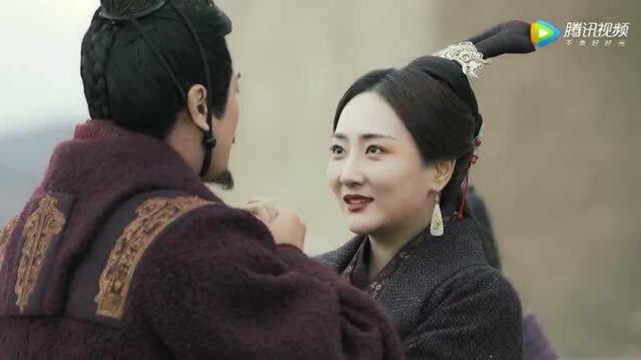 大秦赋赵偃归赵和倡后在百官面前秀恩爱从站位看出赵佾心中有鬼