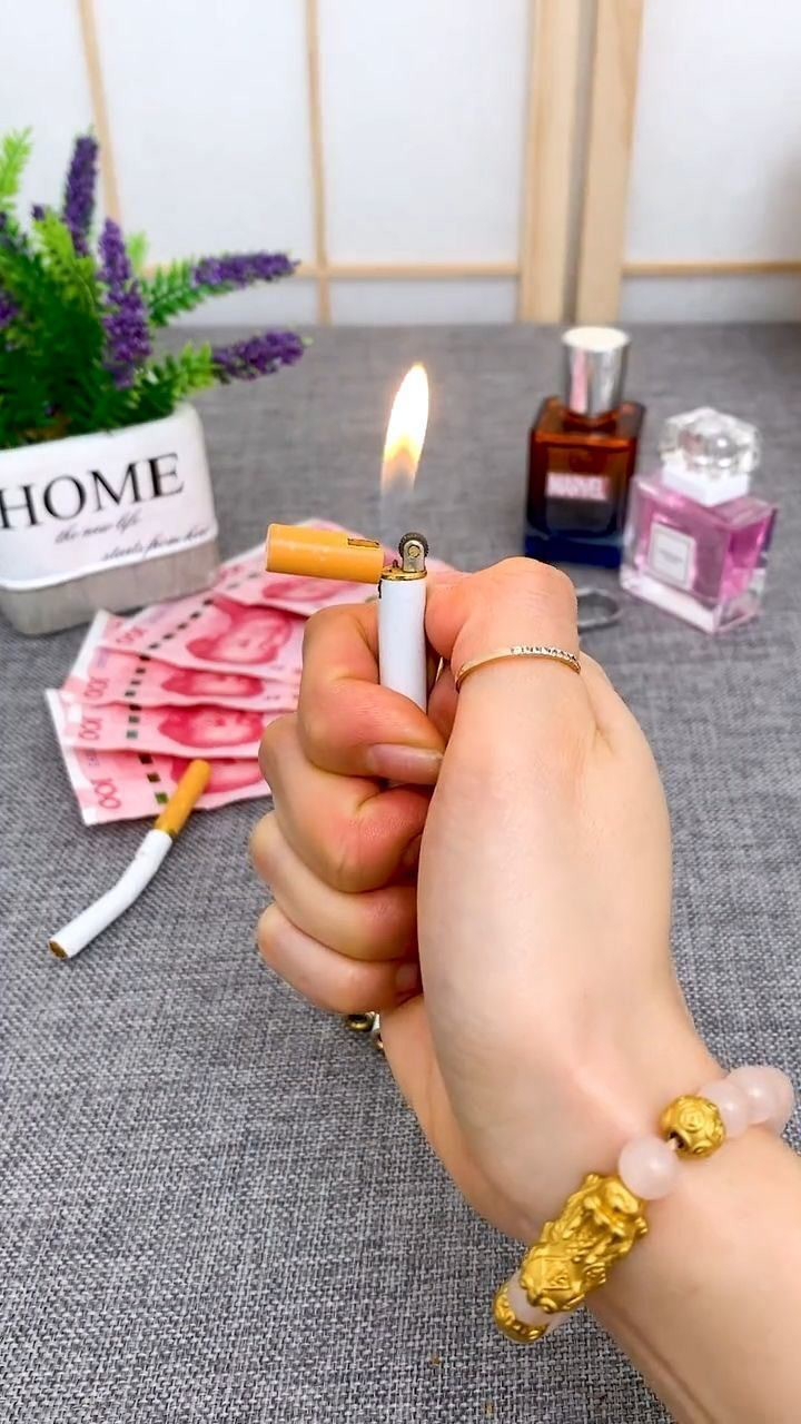 你能一眼分辨出真的香烟和香烟形状的打火机吗?