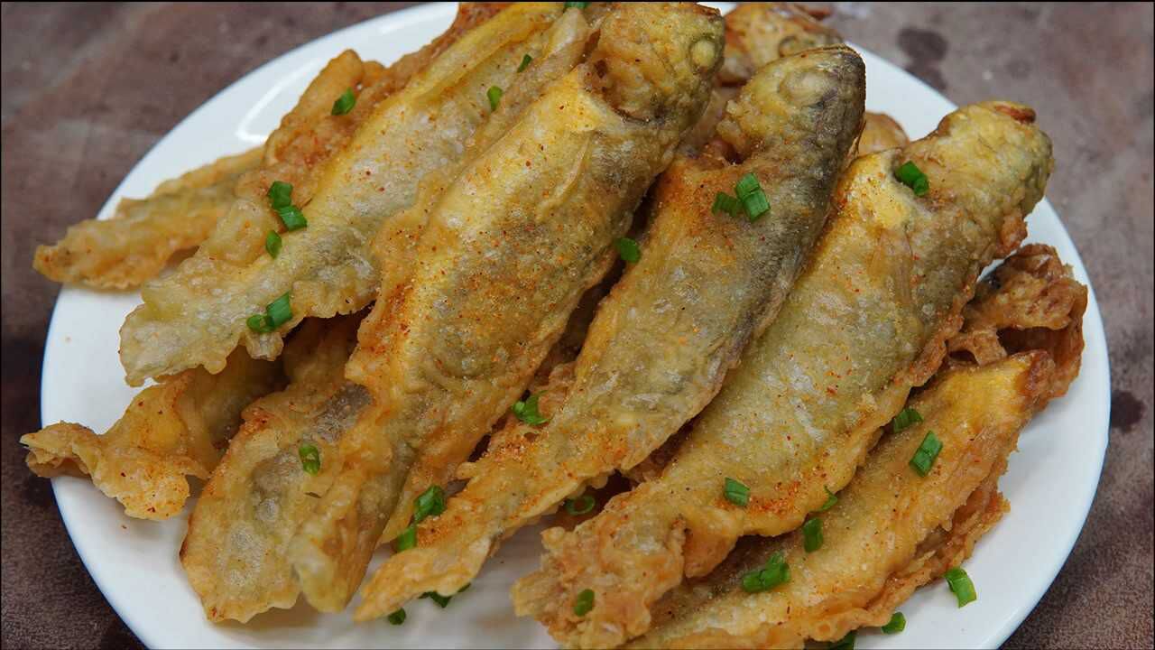炸香酥小黄鱼用面粉还是淀粉,很多人都做错了,这样做酥脆又鲜嫩