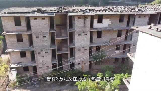 云南这个拥有铜矿的山村,曾有3万人在此工作生活,如今空无一人