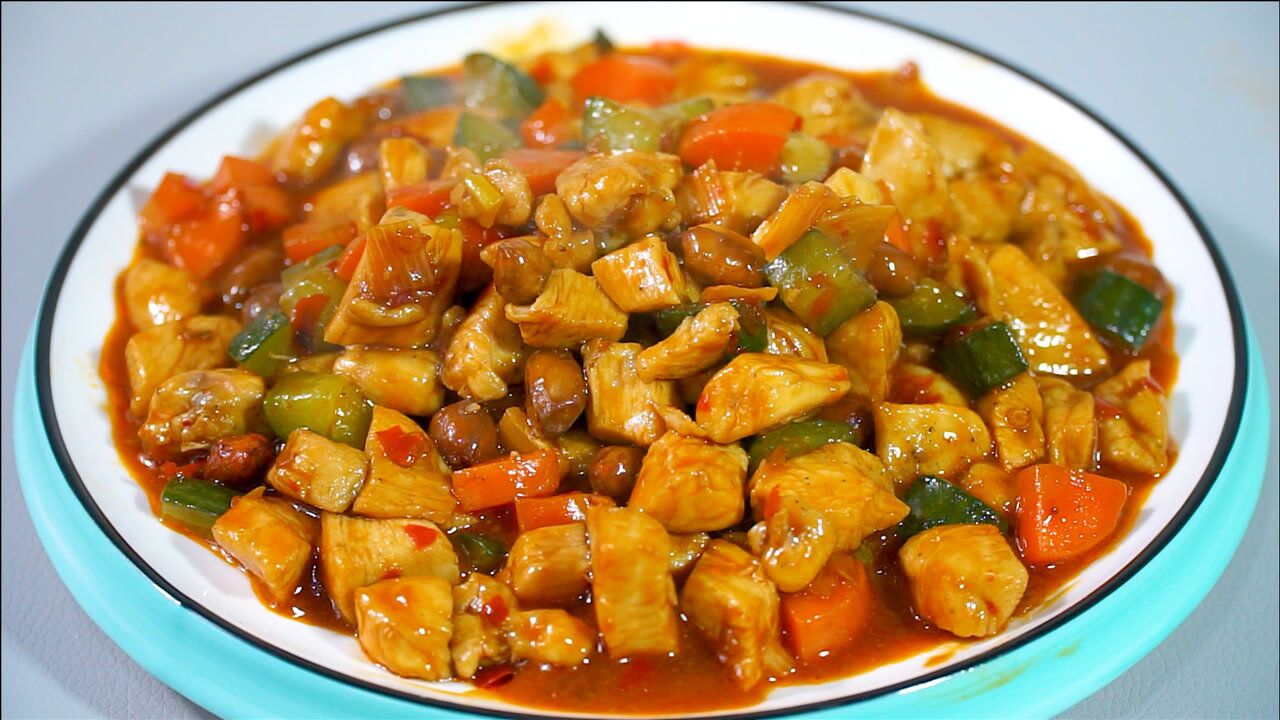 家庭版宫保鸡丁做法,鲜香滑嫩,操作简单,年夜饭必备菜之一