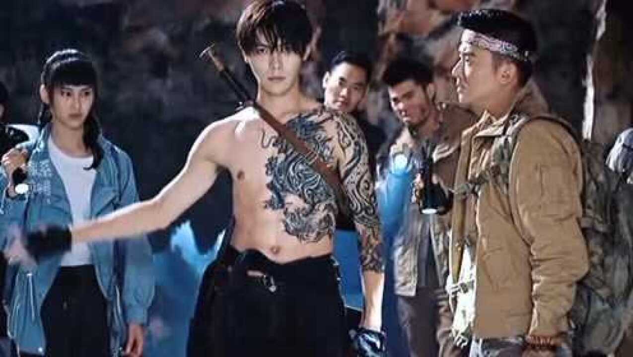 张起灵腹肌加纹身没有人不为之着迷吧