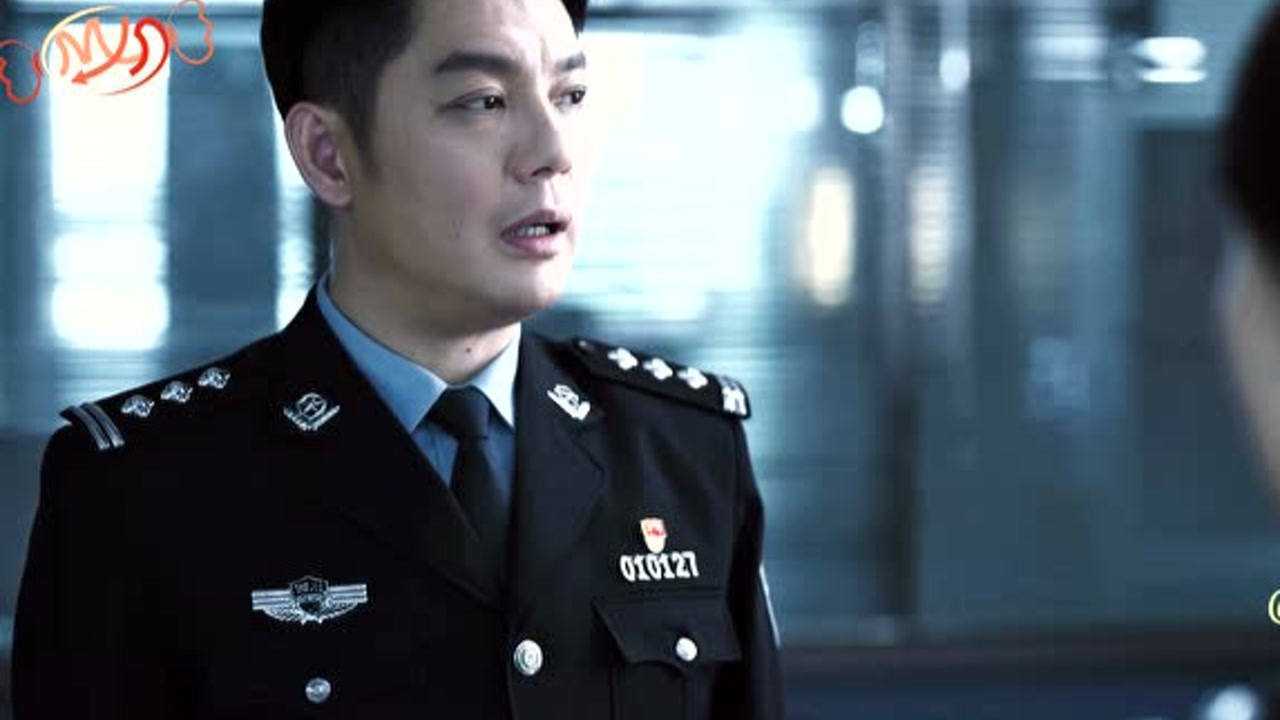 黑白禁区:警察叔叔害羞的样子好可爱,爱就是这样.