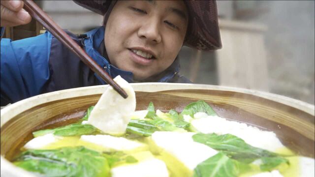 青 菜 豆 腐 汤