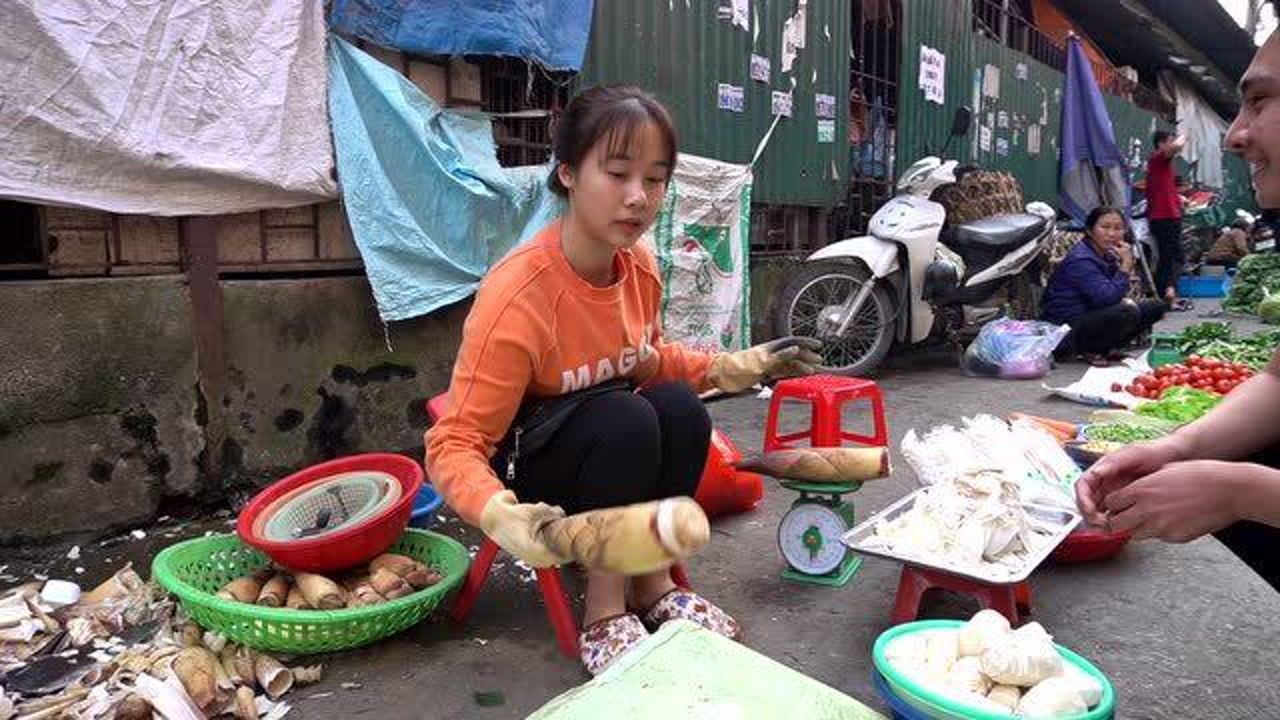 越南姑娘摆地摊卖竹笋真勤快很适合娶回家做老婆