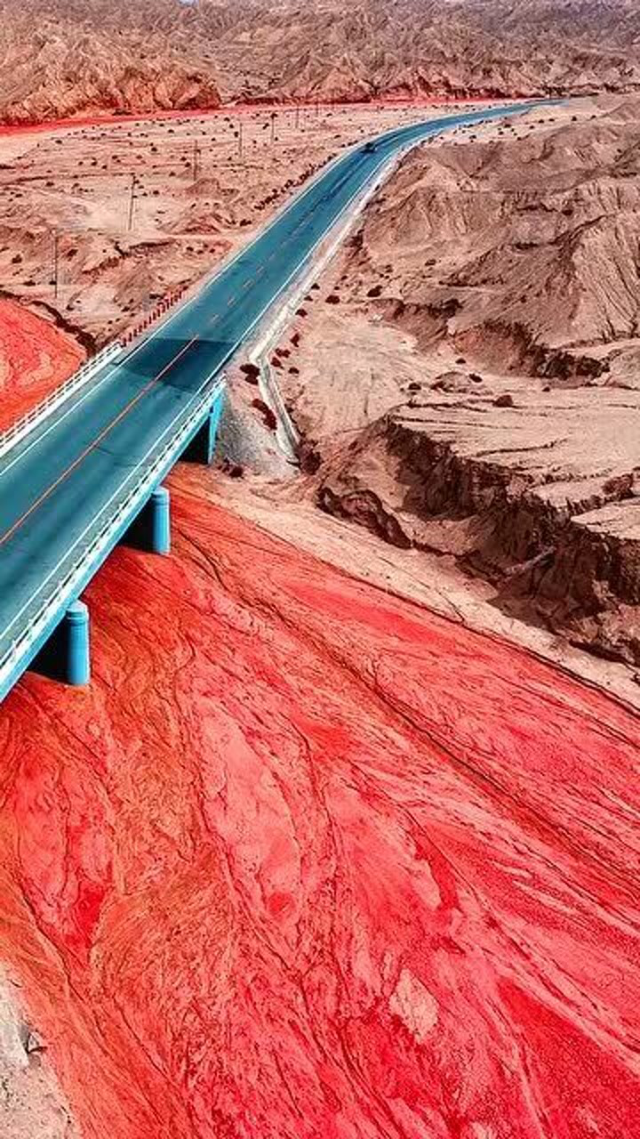 青海315国道,一个旅行必去打卡点,号称"大地之血"!