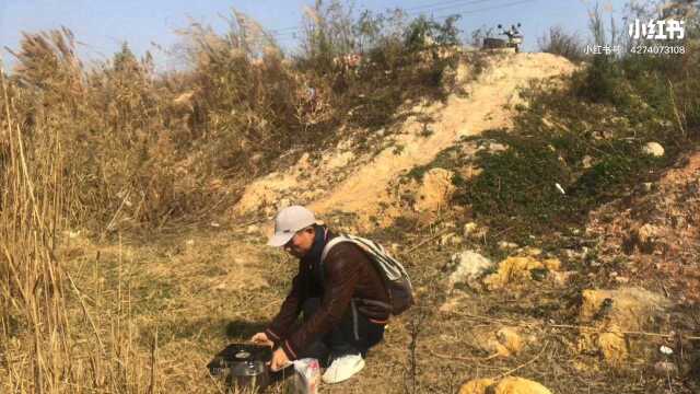 在荒郊野外野餐