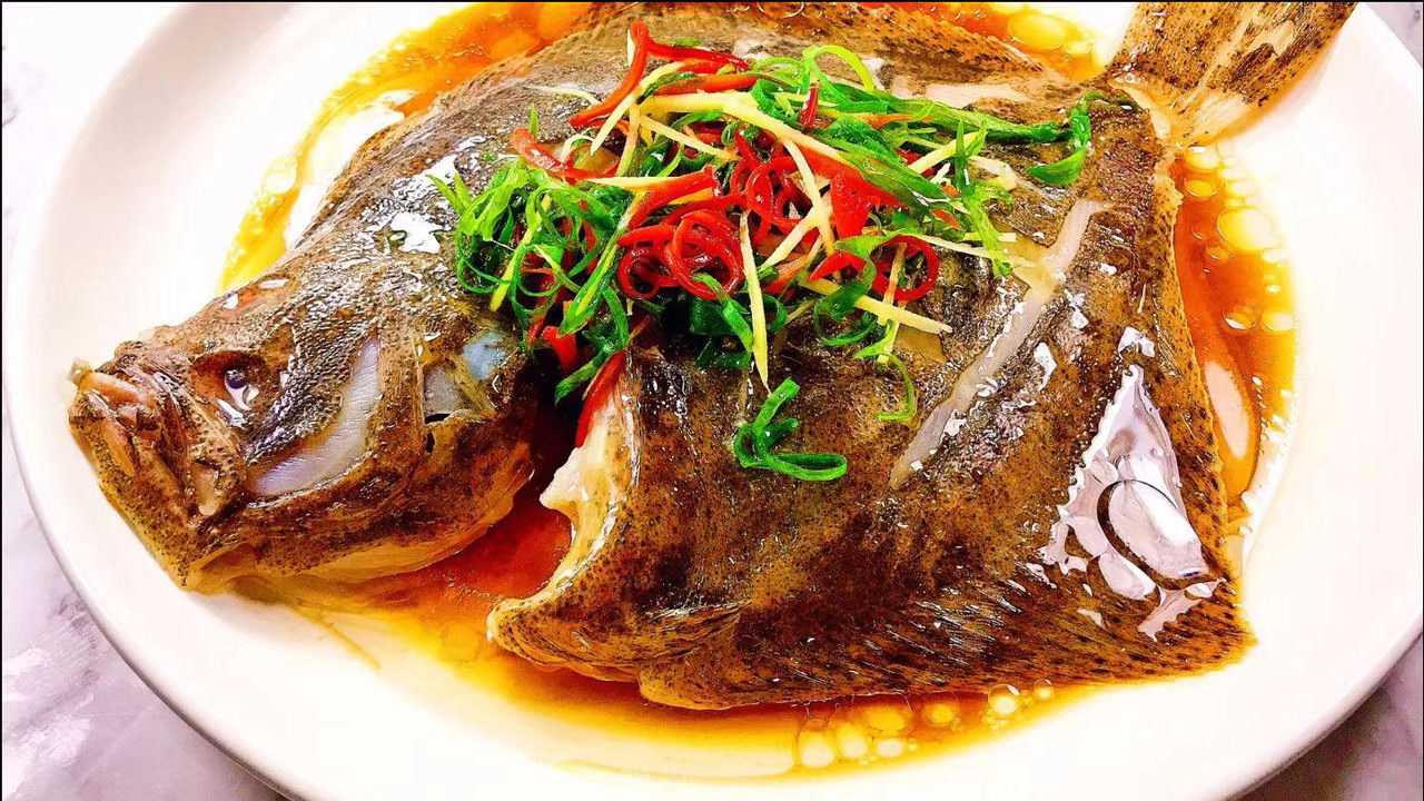 带你揭秘饭店做清蒸多宝鱼秘诀!肉质细滑,味道鲜嫩的多宝鱼家常做法