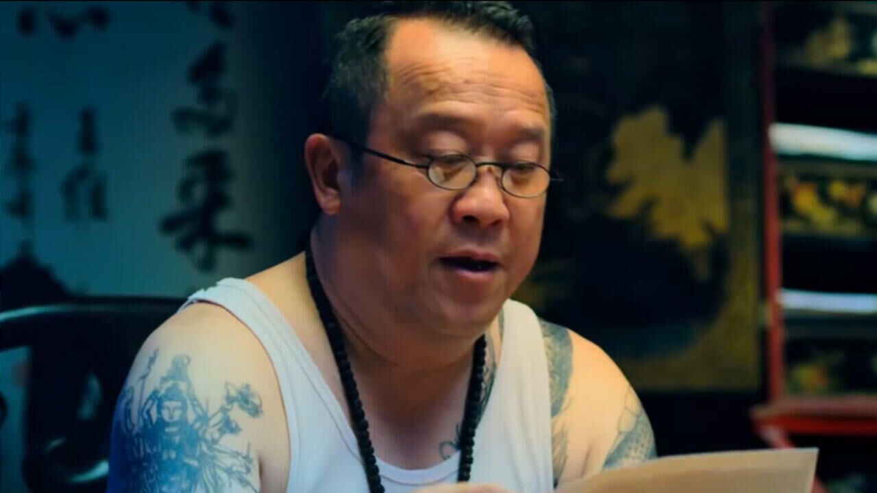 侠盗联盟:曾志伟饰演江湖大哥,身上的纹身说明一切,地位很高