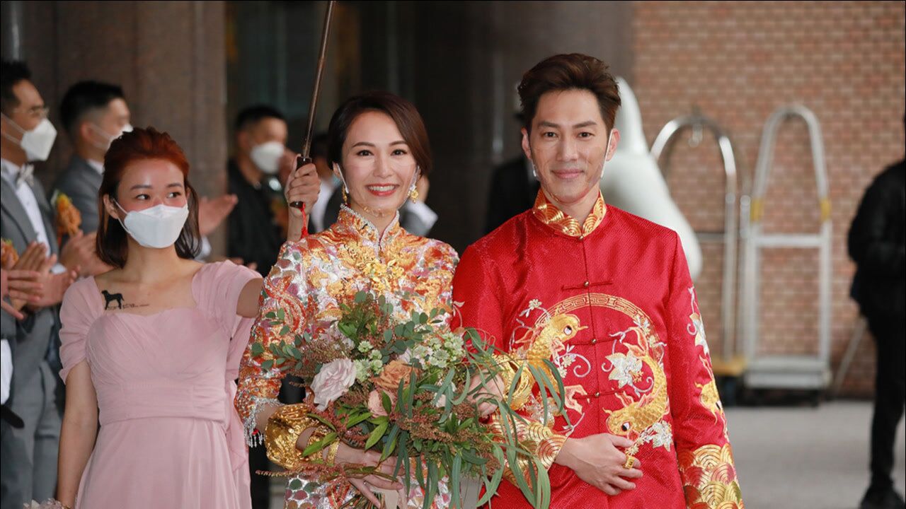 tvb"小黎姿"汤怡婚礼视频曝光 身穿中式旗袍马褂笑容甜蜜