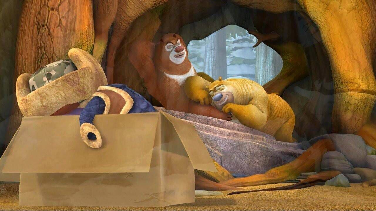 熊出没:熊二偷光光头强的衣服,安心的趴在熊大身上睡大觉!_腾讯视频