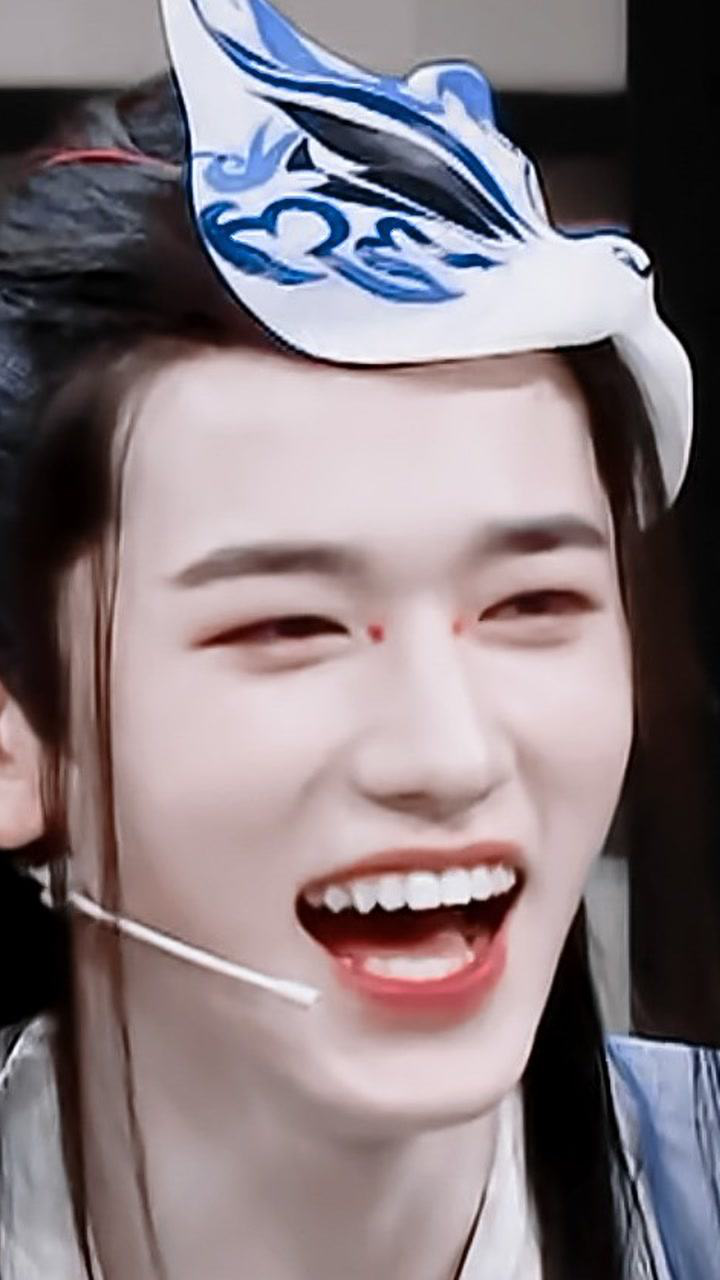 宋亚轩cos碧眼狐狸哈哈哈碧眼狐狸闭眼狐狸真有你的小宋老师