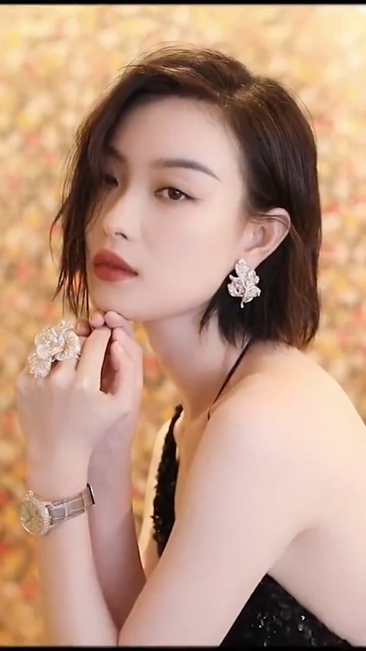 倪妮 气质真的很好,丹凤眼,身材高挑,有型有范儿!