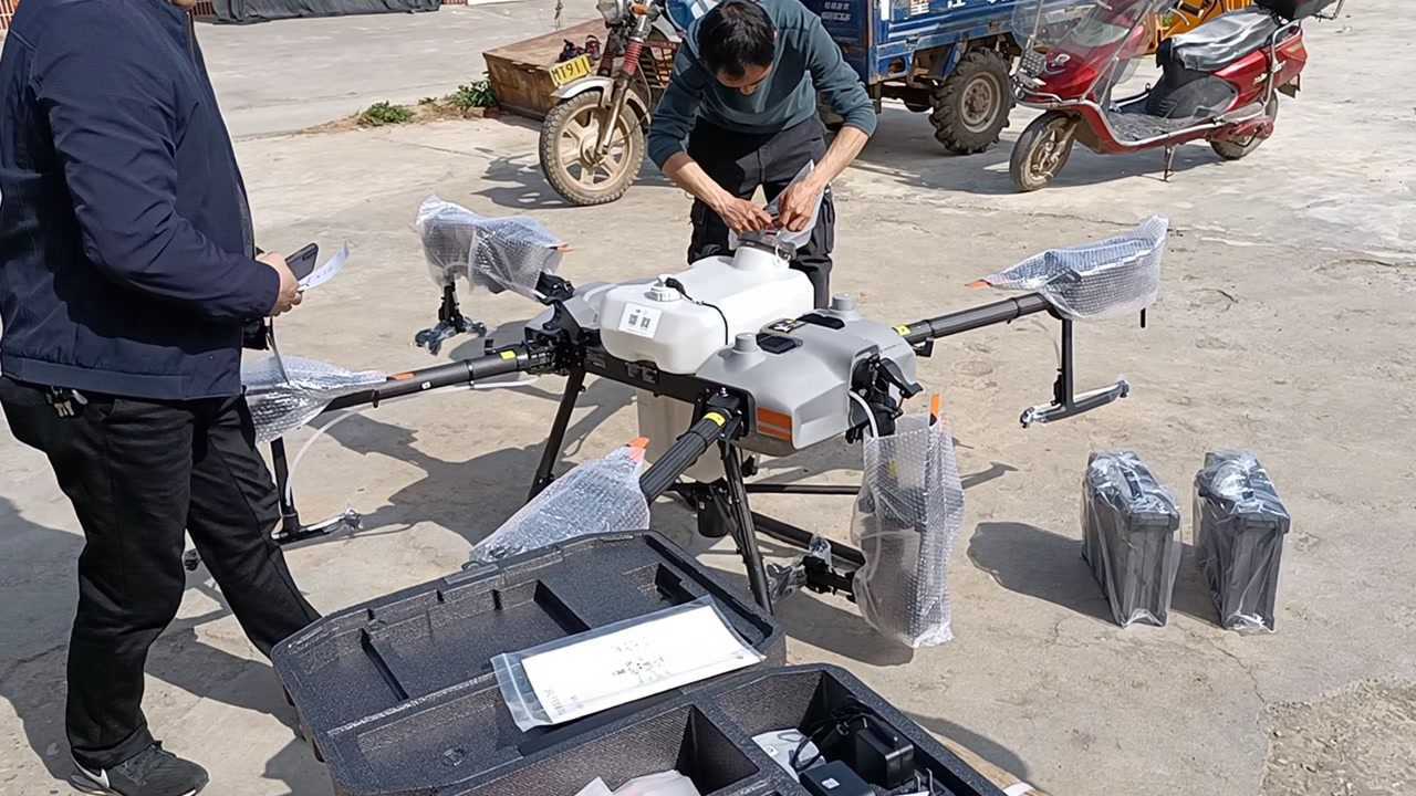 最新款大疆t30植保无人机起飞载重可达120斤开箱