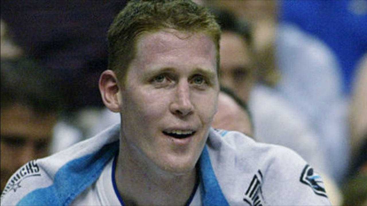 悲剧大竹竿布拉德利遭遇车祸致使瘫痪他曾单场送出13盖帽