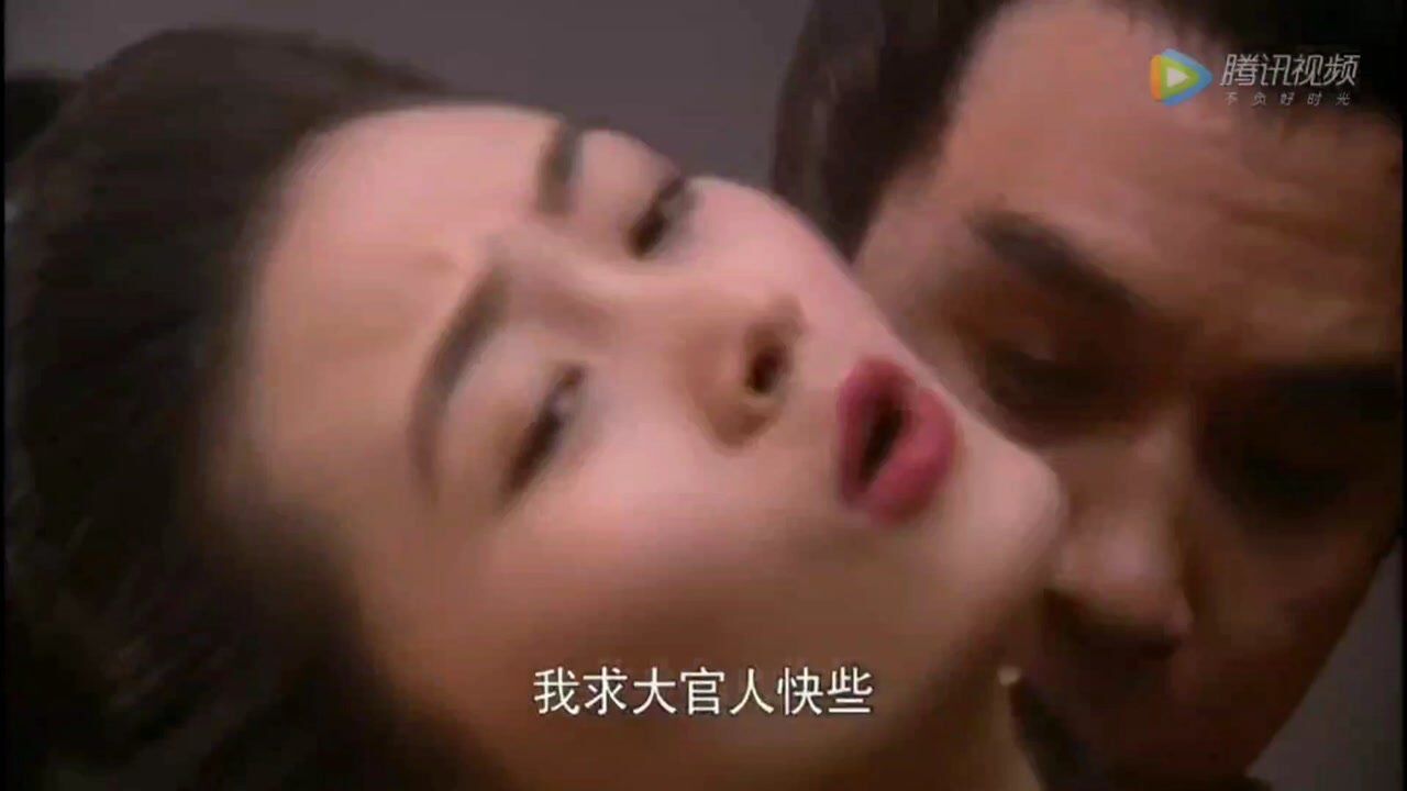 水浒：西门庆在桌子下摸着潘金莲的脚，潘金莲的反应让西门庆心中窃喜万分_高清