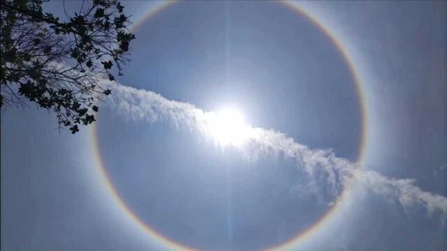 神奇!南方多地现日晕景观,七彩光环绕日一圈