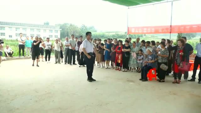 山东农村祭祖,行花礼24拜,这种传统没几个人会了