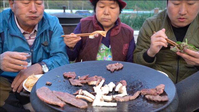 享用牛肋骨、牛扇骨以及牛后腰,搭配香菇一起吃味道绝了!(上)