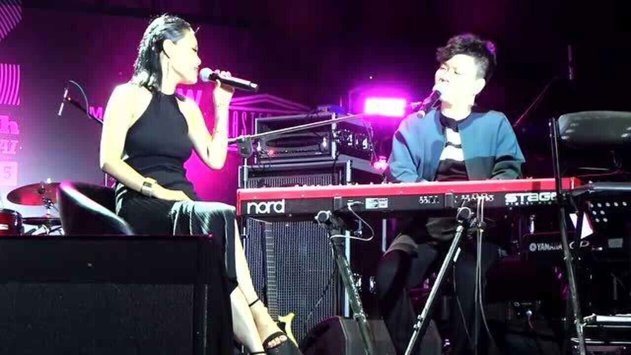 黄金拍档同台演出 唱功大神袁娅维和常石磊精彩演绎《love can fly》