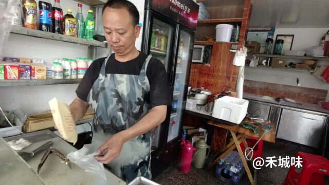 浙江平湖一口香大饼店,每斤8元,趁热吃特别有嚼劲