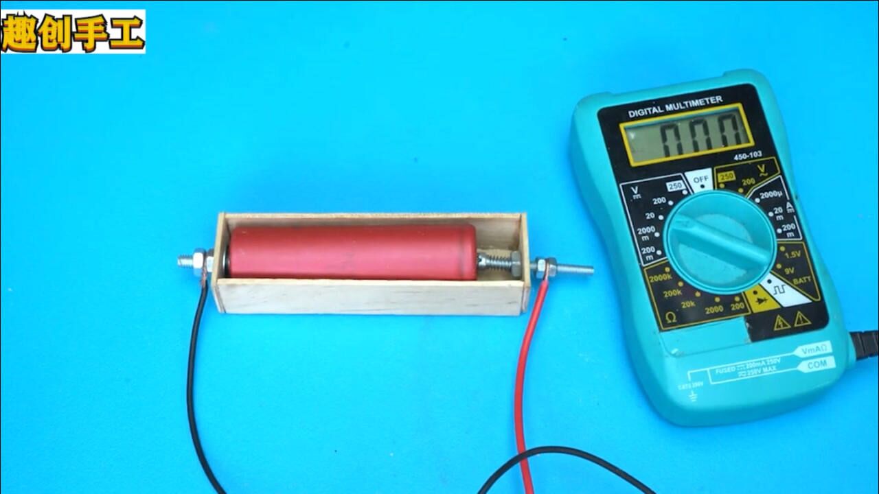 创意小发明制作电池供电装置