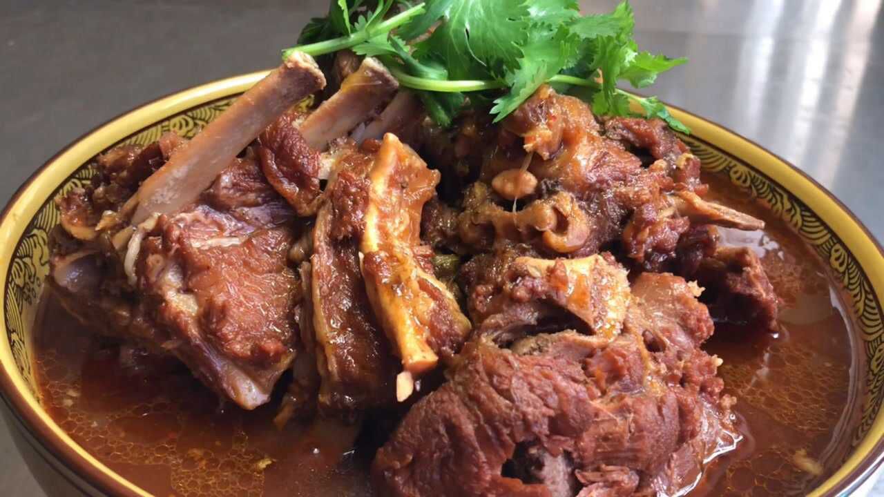 厨师长教你红焖羊蝎子的家常做法,步骤详细,鲜香酥烂下酒又下饭