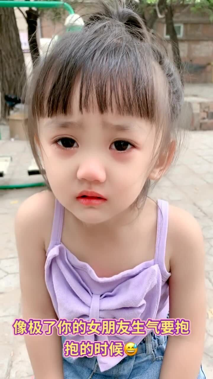 小朋友哭的好可怜看这委屈的样子太让人心疼了
