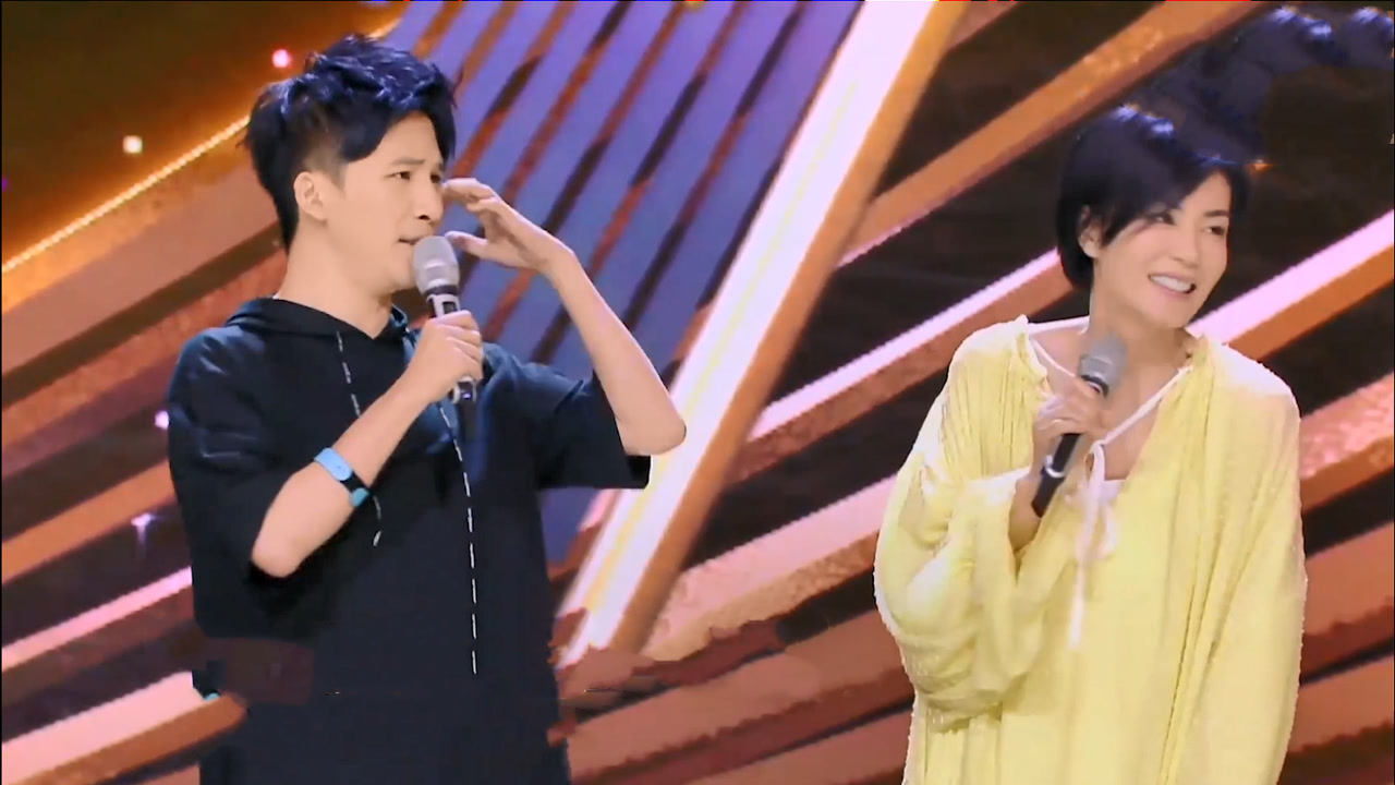 大张伟不愧是段子手,把冰山美人王菲都逗乐了!