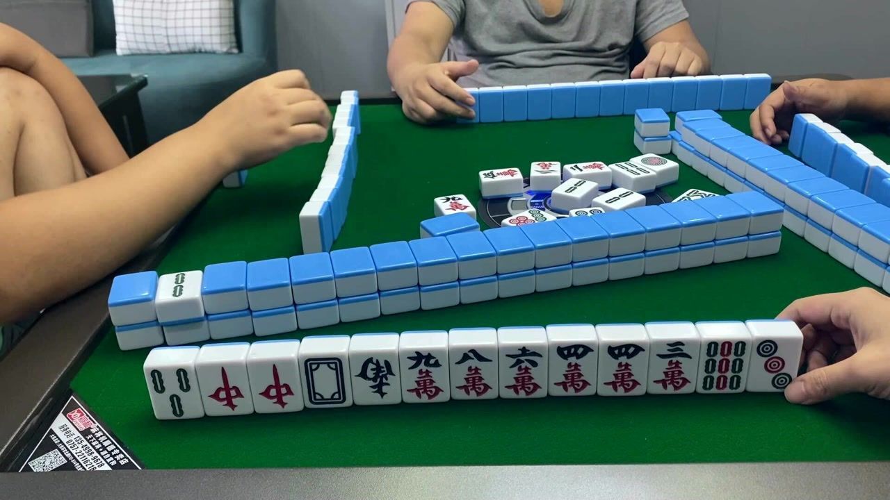 【广东麻将】[三条赖子] 开局打掉赖子,没想到还能做成小三元