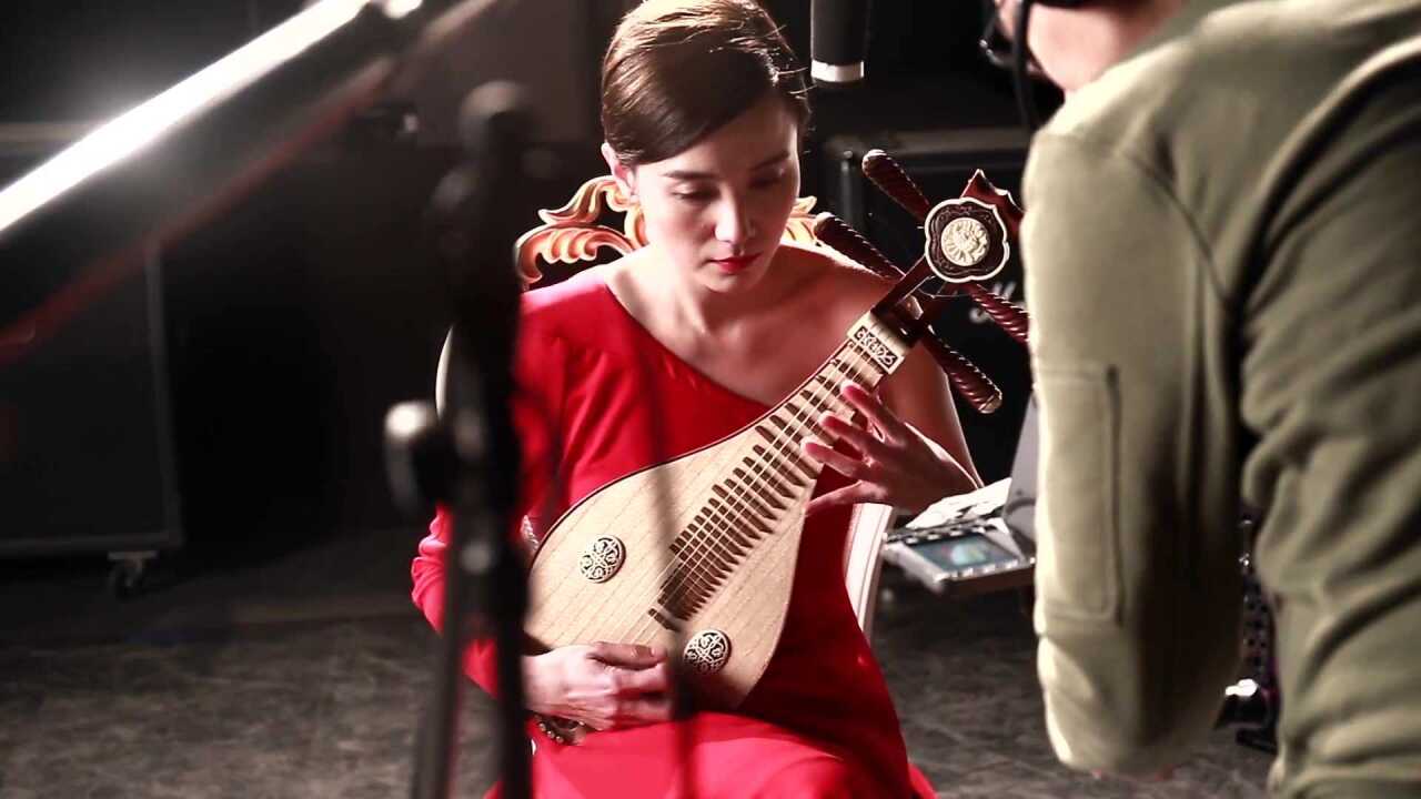 宋佳弹柳琴有多绝身姿婀娜手下生风,这琴音简直太惊艳了