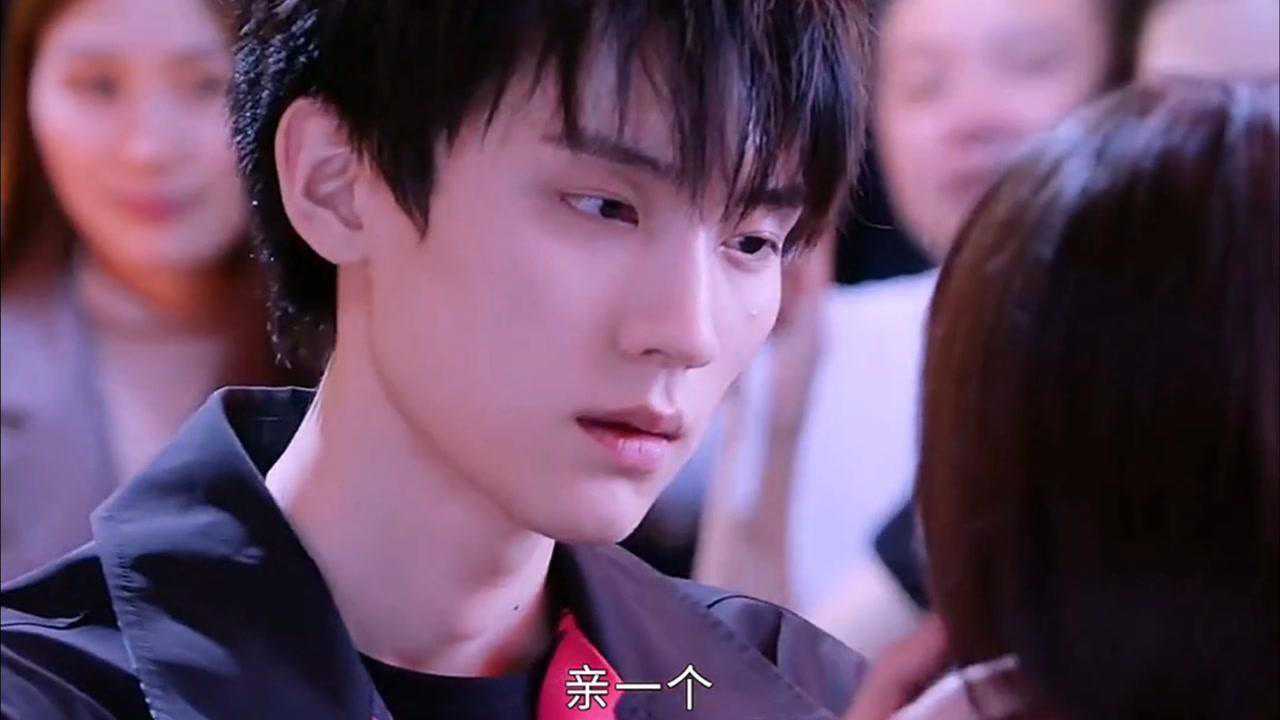 你微笑时很美大结局陈今阳当众示爱艾佳艾佳当众与今阳热吻太甜了