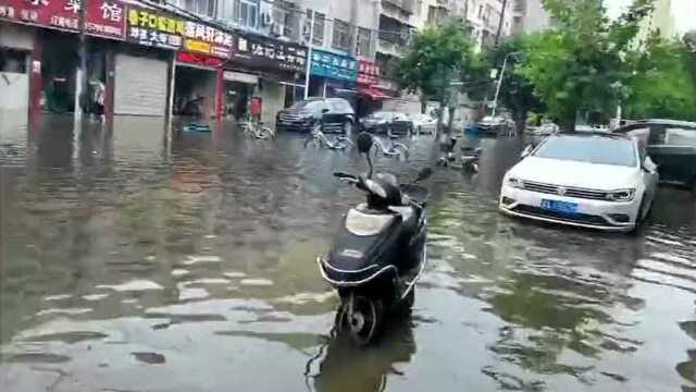 湖北襄阳市遭遇特大暴雨,街道变河道,汽车变渡船. 2021年7月中旬开始,湖北雨季到来,湖北襄阳位于湖北省西北部.昨天今天湖北襄阳这边连续下了...