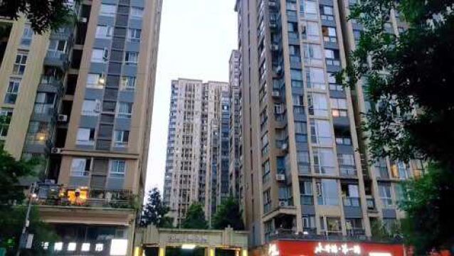 实拍成都成华建设路商圈住宅,合能耀之城,套二售价100万值不值