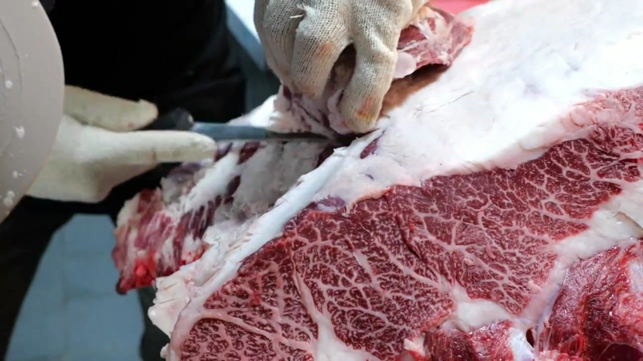 顶级雪花牛肉切割分解过程