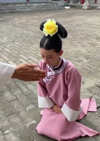 丫鬟做事不好被掌嘴