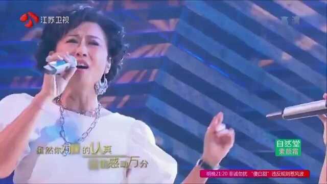 乐坛天后叶倩文来到现场,演唱一首《爱的可能》,太震撼了