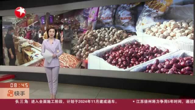 上海:食品一店人潮涌动 提前感受中国年味