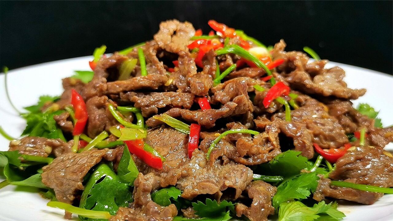 经典湘菜小炒黄牛肉,做法原来这么简单,牛肉嫩滑不柴,香辣下饭_腾讯