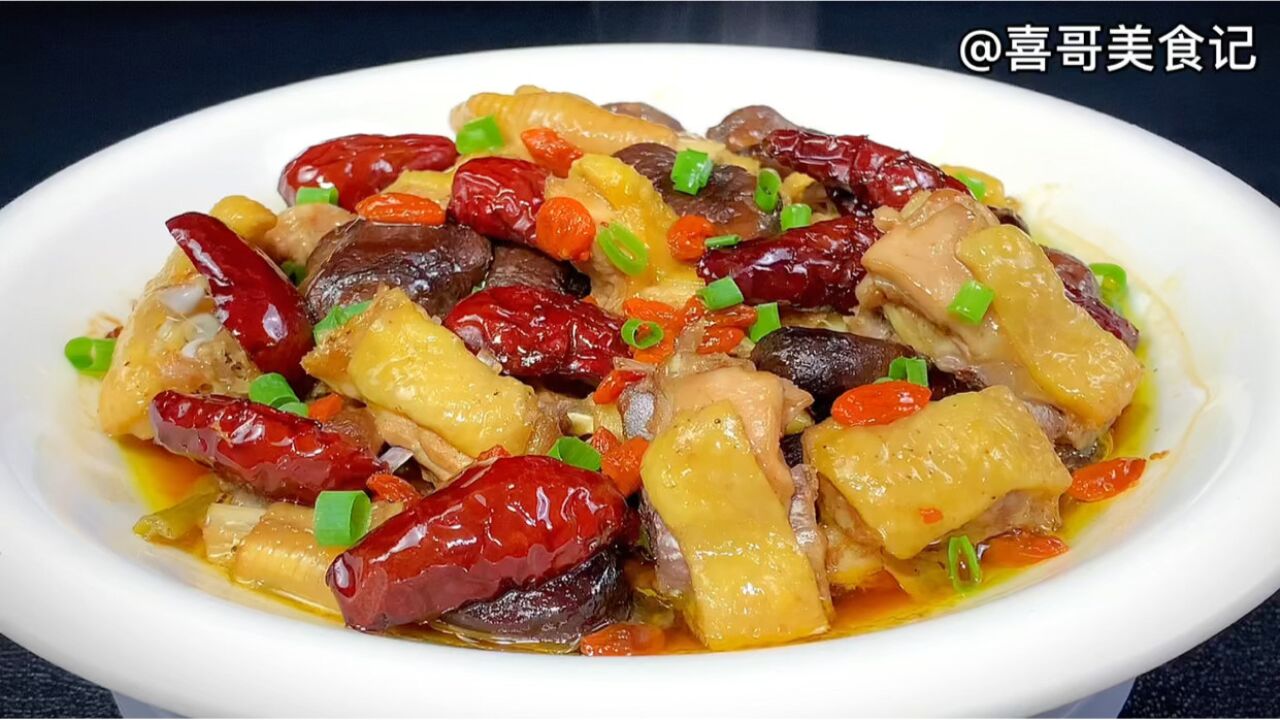 广式冬菇蒸滑鸡,做法简单,鸡肉鲜香嫩滑,汤汁拌饭可以多吃几碗