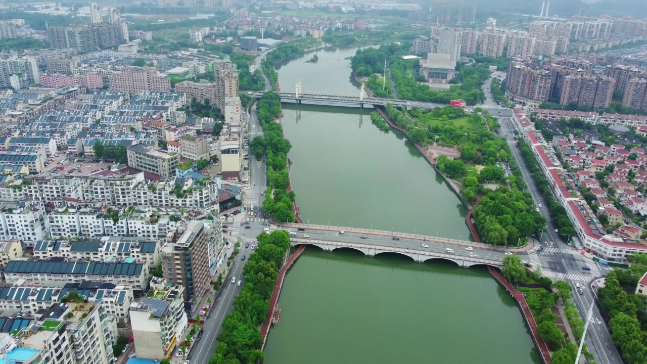 航拍永康城市风景,沿永康江往上一镜到底